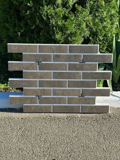 Панель в похожем оттенке