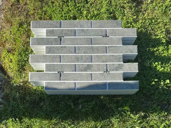 Панель в похожем оттенке