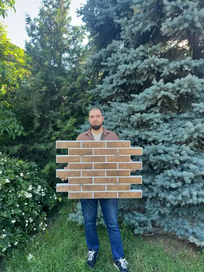 Панель в похожем оттенке